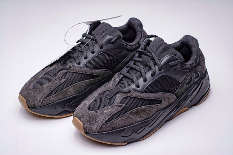 yeezy boost 700 utility black (2019/2023) replica