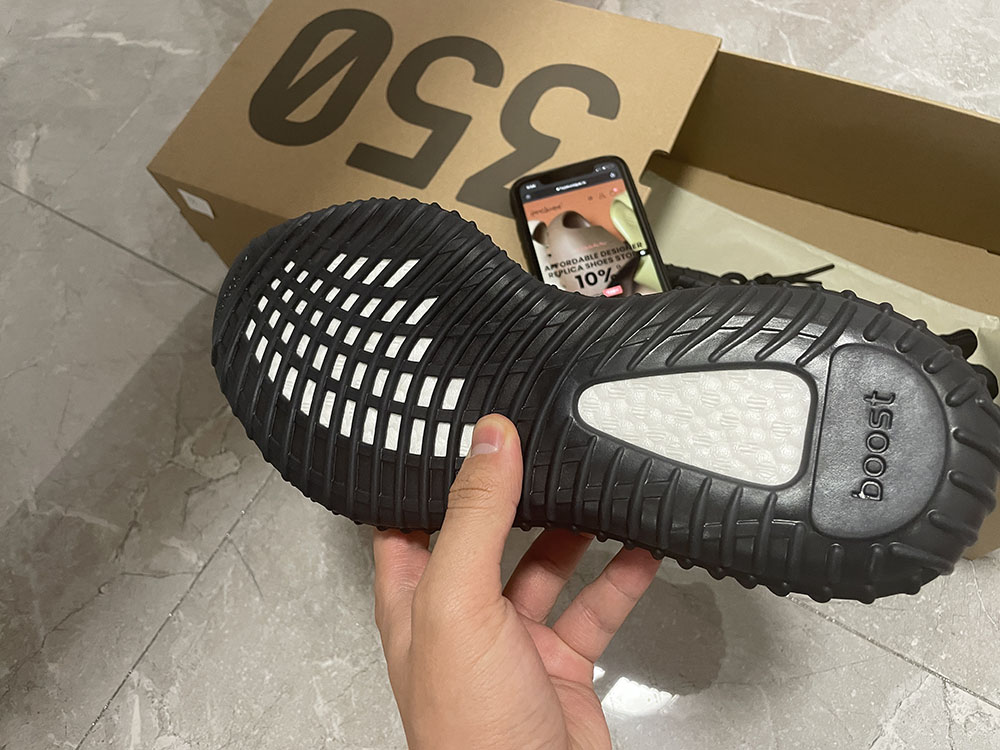 yeez 350 v2 onyx quality