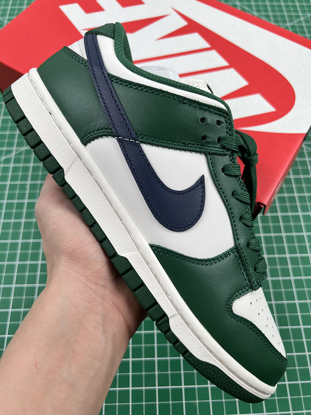 dunk low se lottery pack malachite green