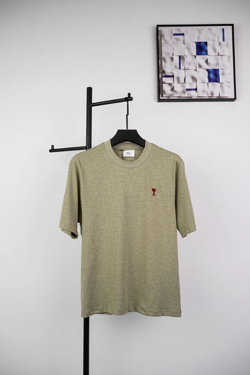 ami red heart logo embroidered t-shirt