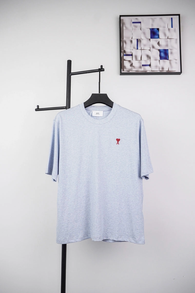 ami red heart logo embroidered t-shirt