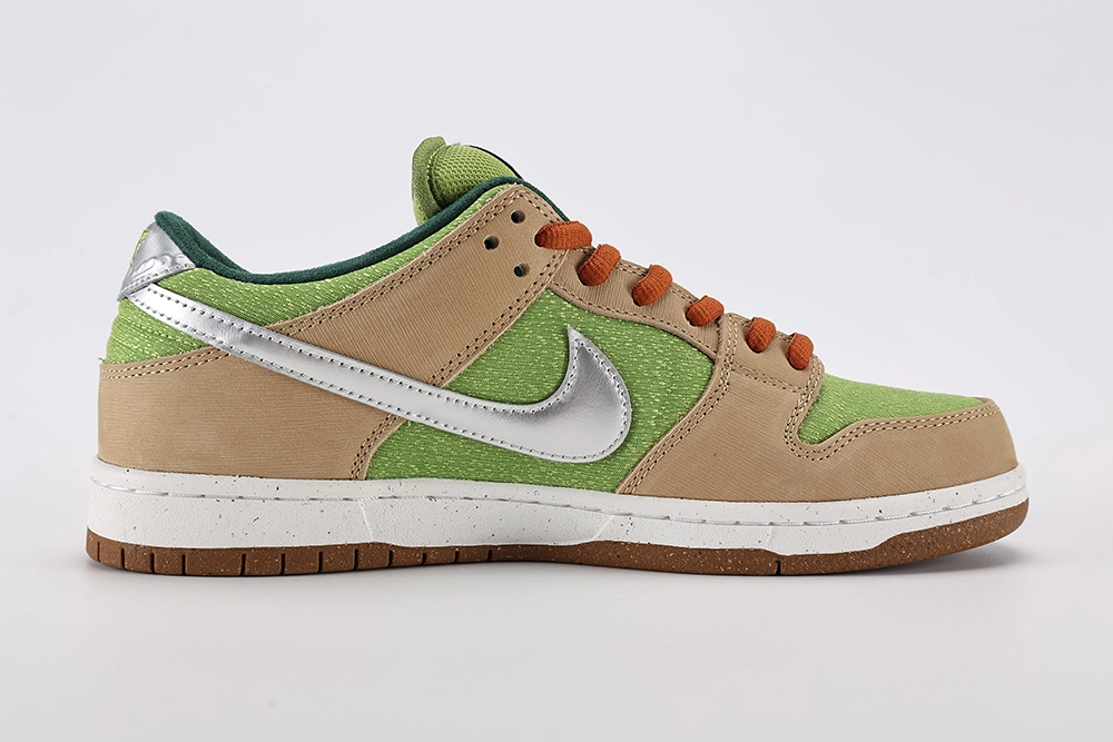 dunk low “escargot” fq7585-200