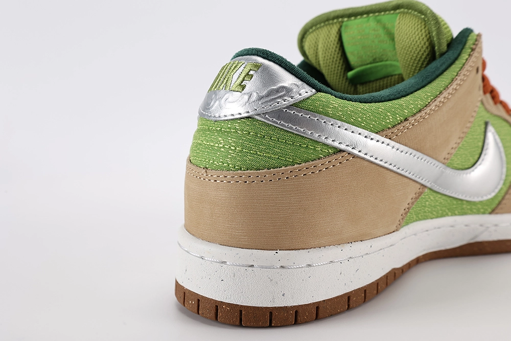 dunk low “escargot” fq7585-200